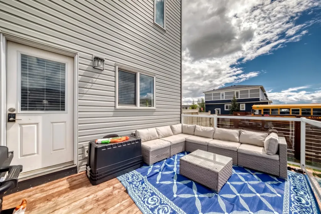 107 Lucas Boulevard NW Calgary AB T3P 1H8