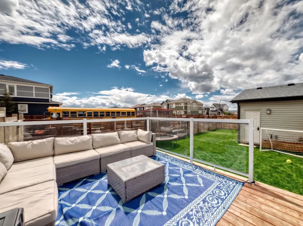 107 Lucas Boulevard NW Calgary AB T3P 1H8