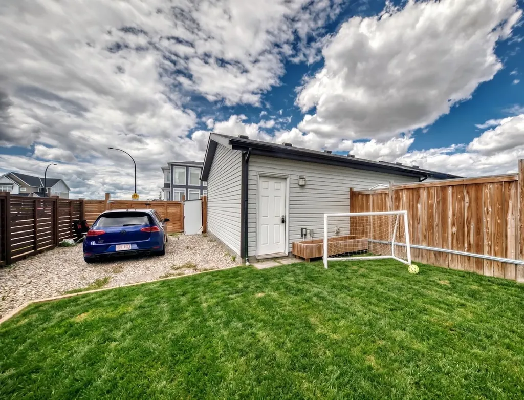 107 Lucas Boulevard NW Calgary AB T3P 1H8