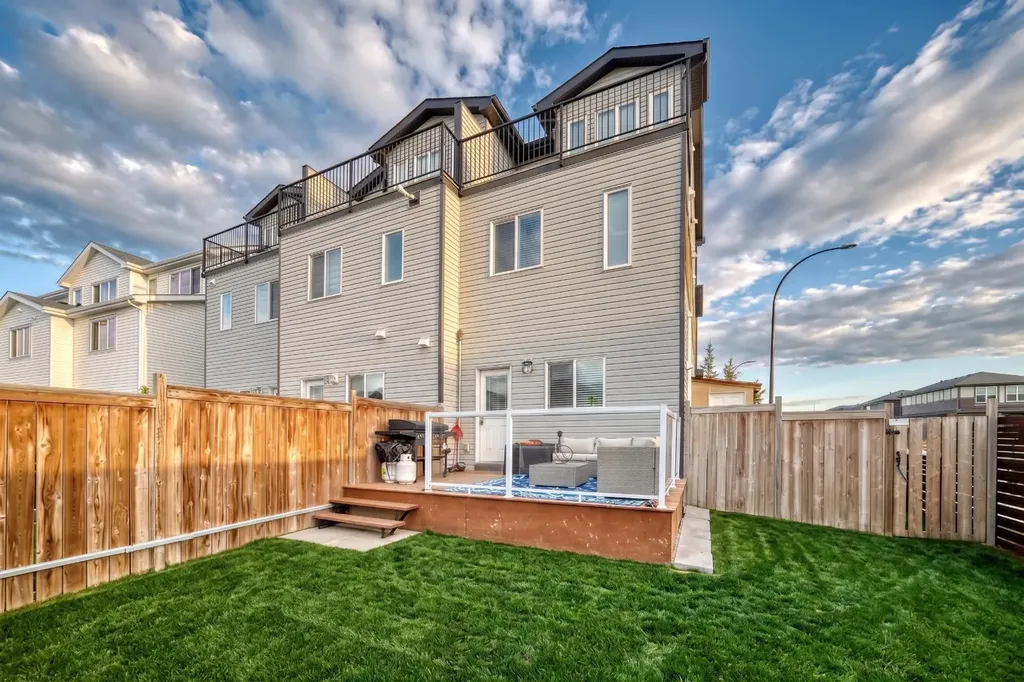 107 Lucas Boulevard NW Calgary AB T3P 1H8