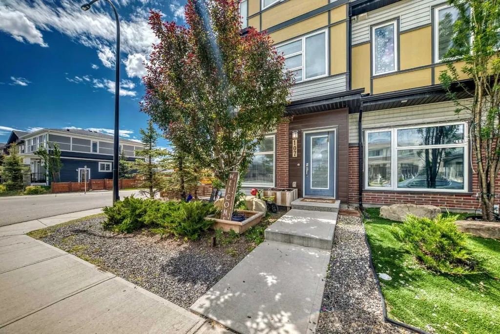 107 Lucas Boulevard NW Calgary AB T3P 1H8