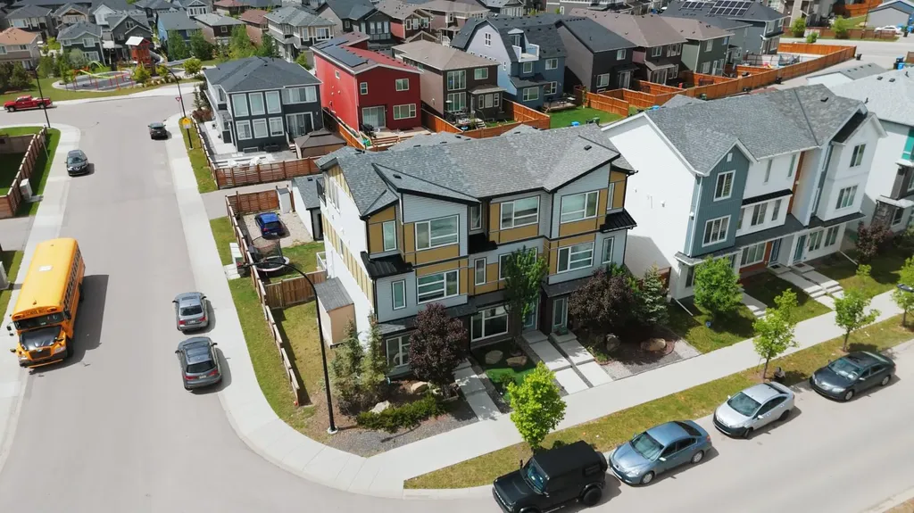 107 Lucas Boulevard NW Calgary AB T3P 1H8