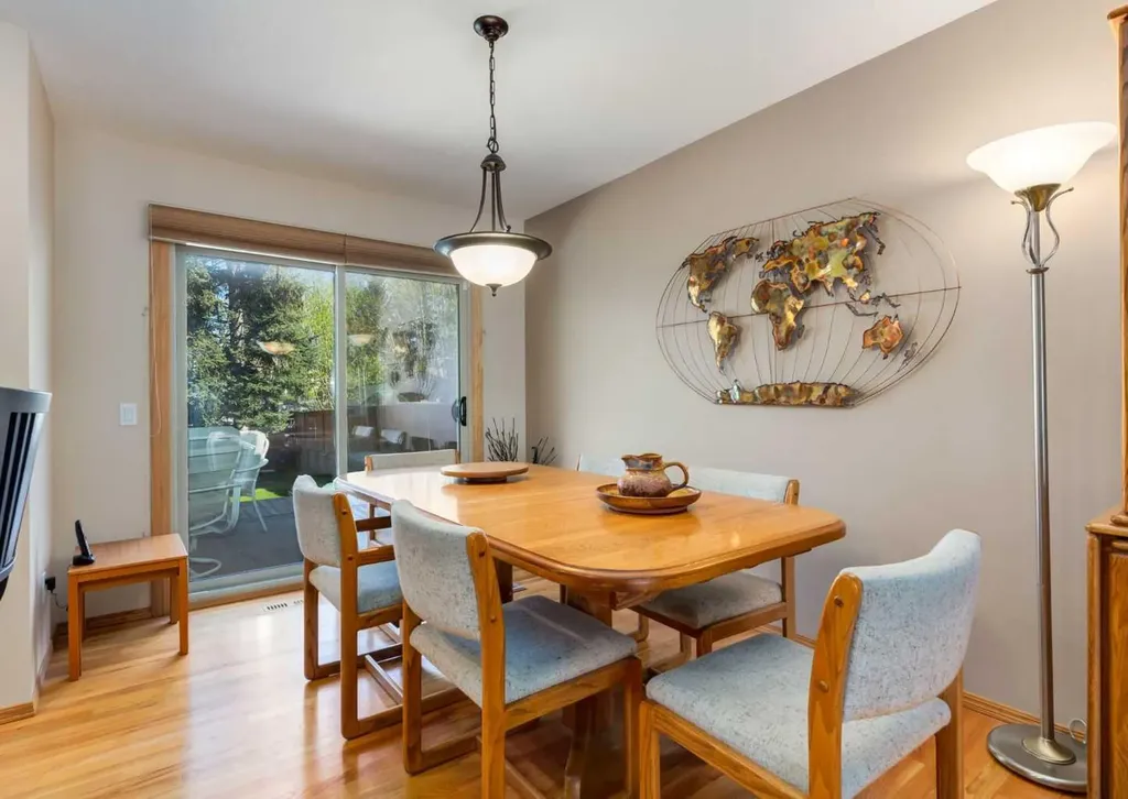 4808 Valiant Drive NW Calgary AB T3A 1X2