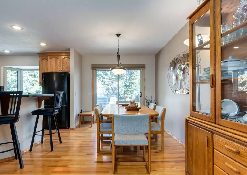 4808 Valiant Drive NW Calgary AB T3A 1X2