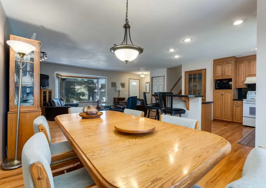 4808 Valiant Drive NW Calgary AB T3A 1X2