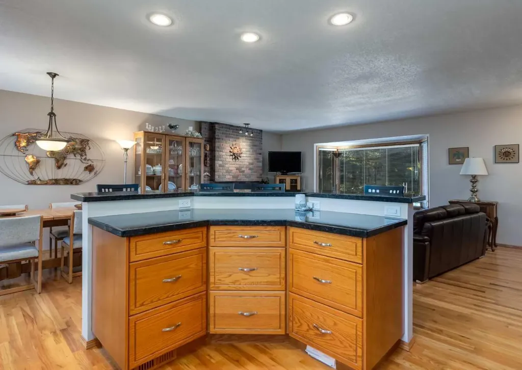 4808 Valiant Drive NW Calgary AB T3A 1X2
