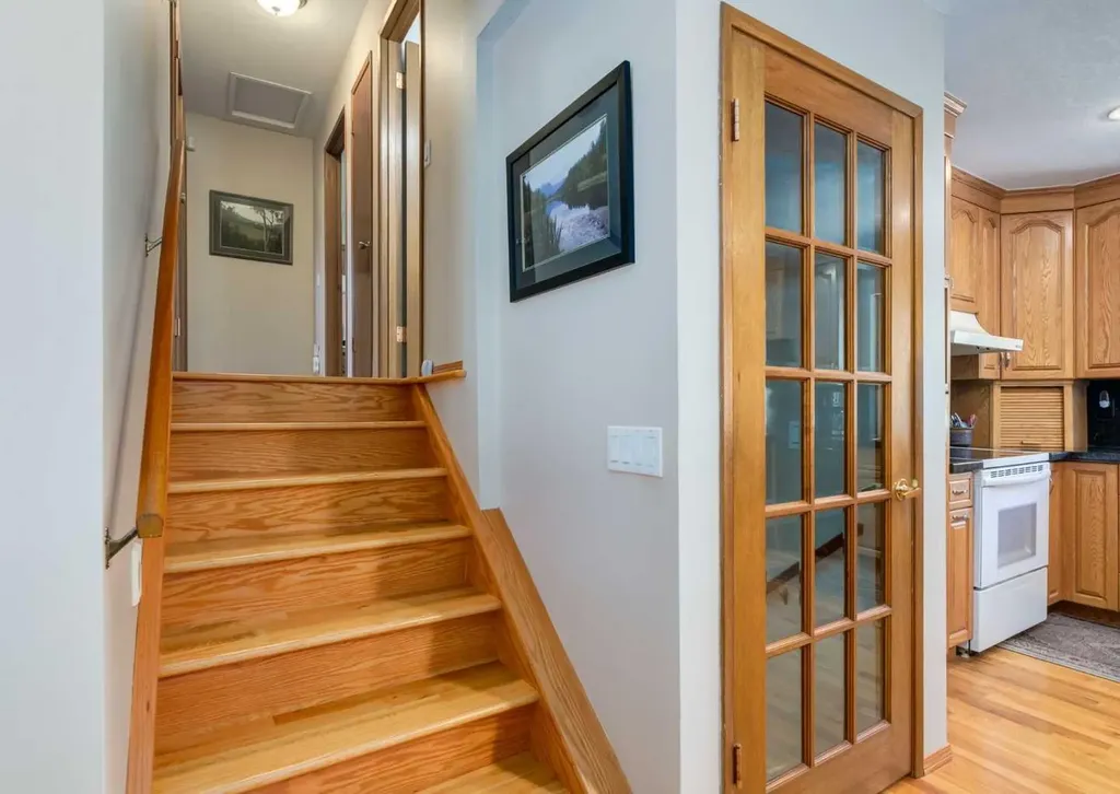 4808 Valiant Drive NW Calgary AB T3A 1X2