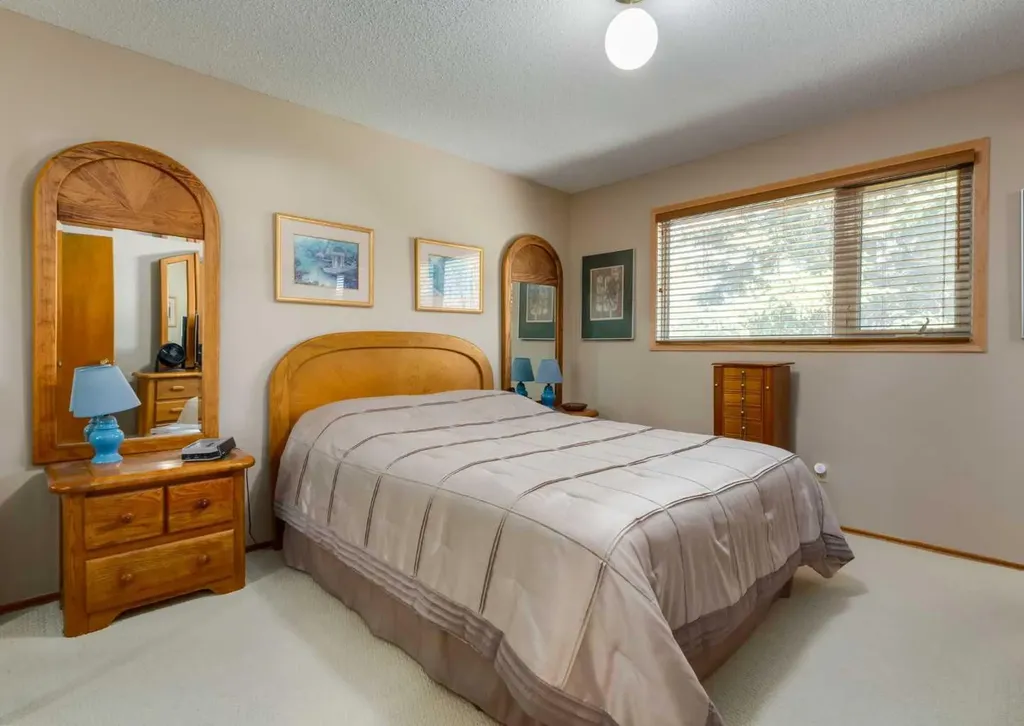 4808 Valiant Drive NW Calgary AB T3A 1X2