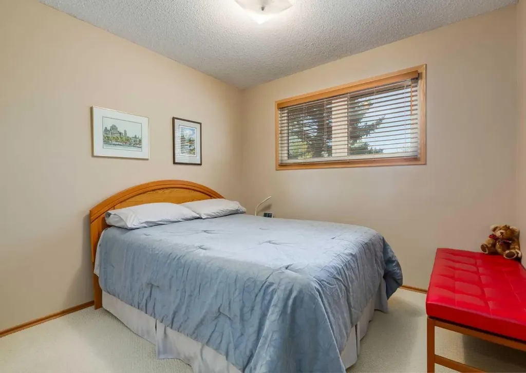 4808 Valiant Drive NW Calgary AB T3A 1X2
