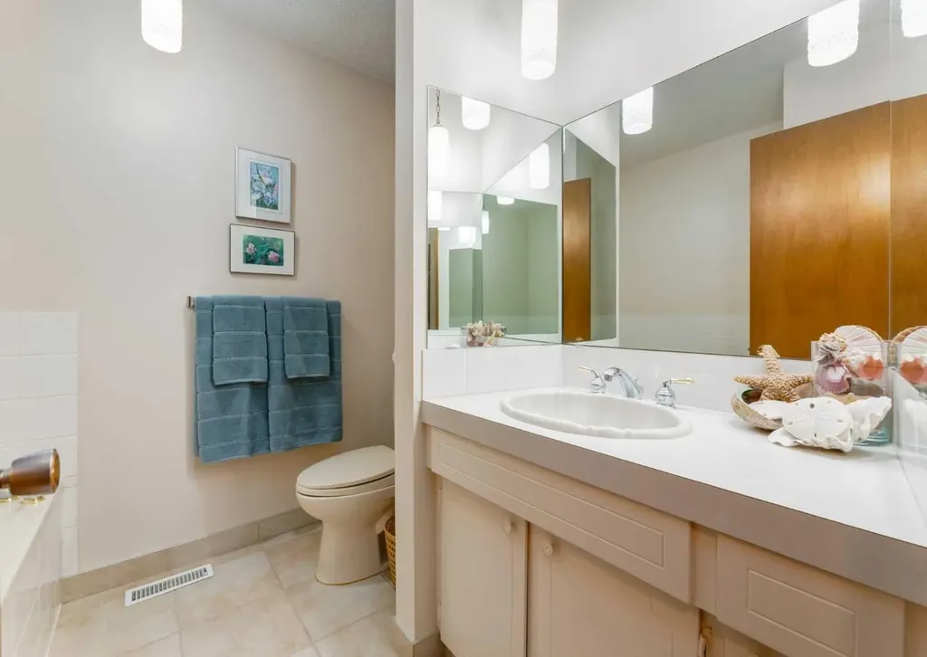 4808 Valiant Drive NW Calgary AB T3A 1X2