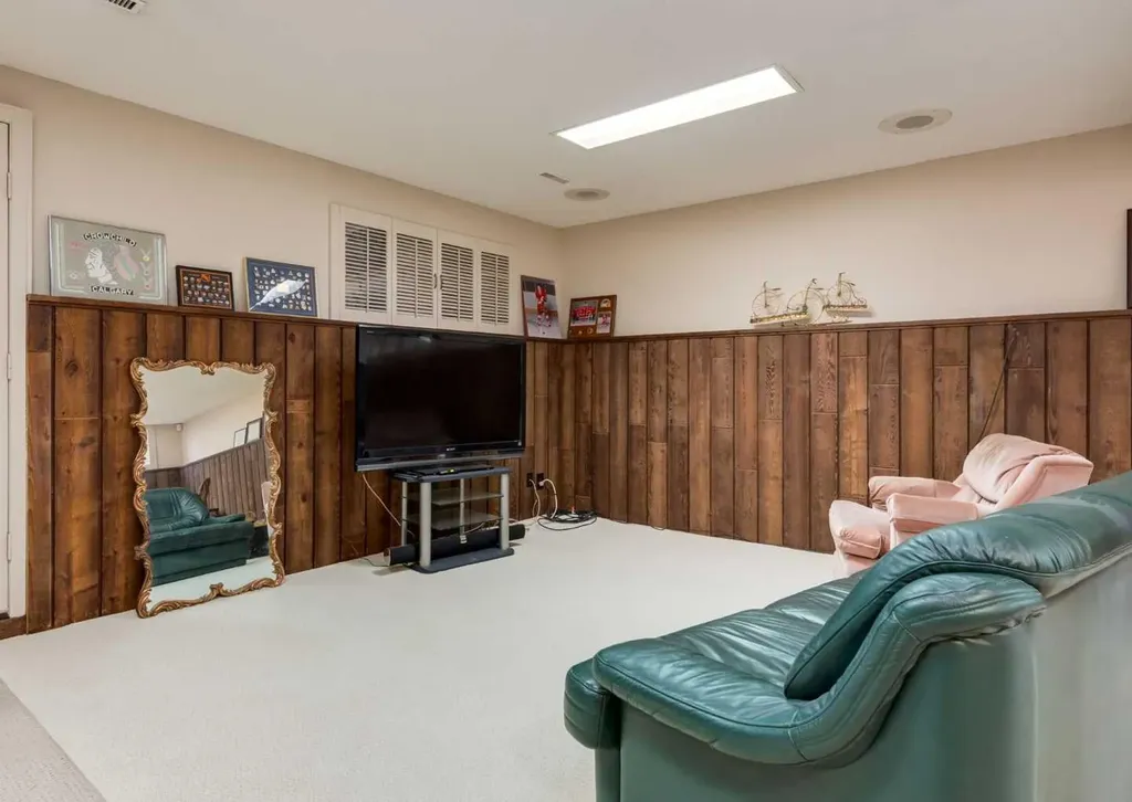 4808 Valiant Drive NW Calgary AB T3A 1X2