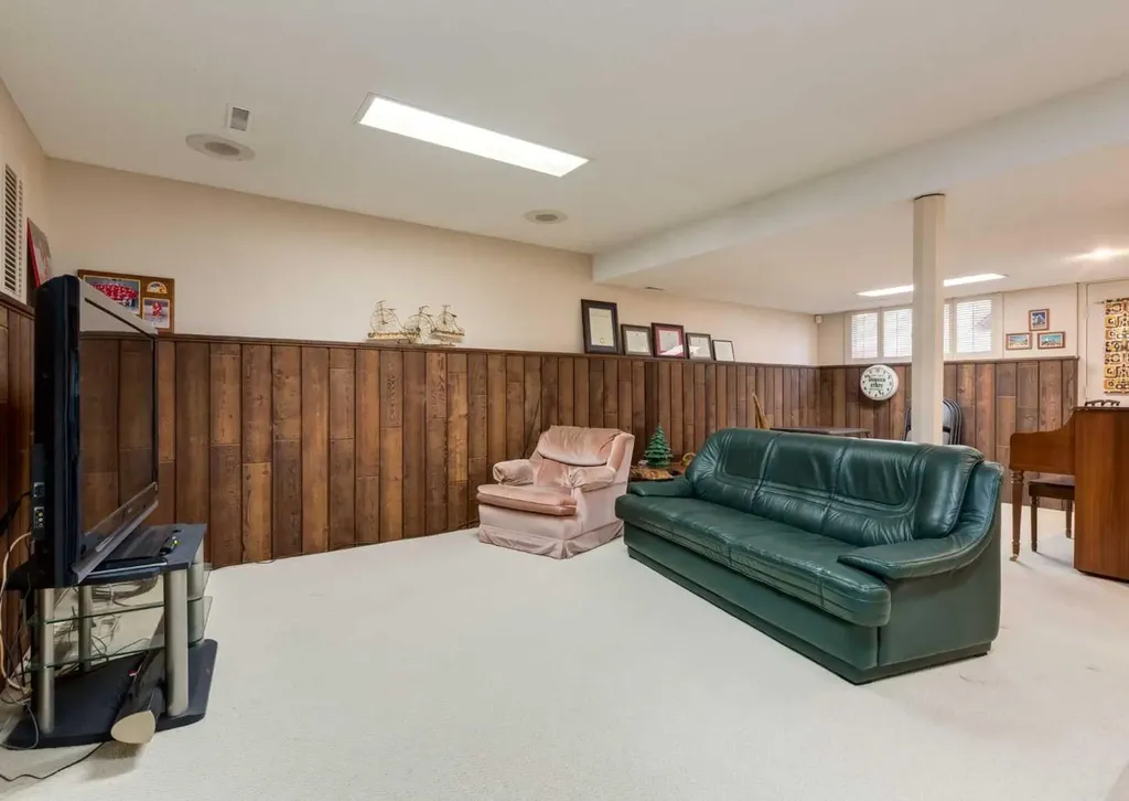 4808 Valiant Drive NW Calgary AB T3A 1X2