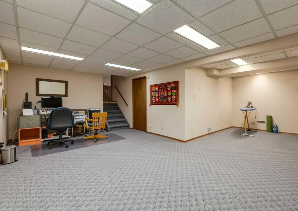 4808 Valiant Drive NW Calgary AB T3A 1X2