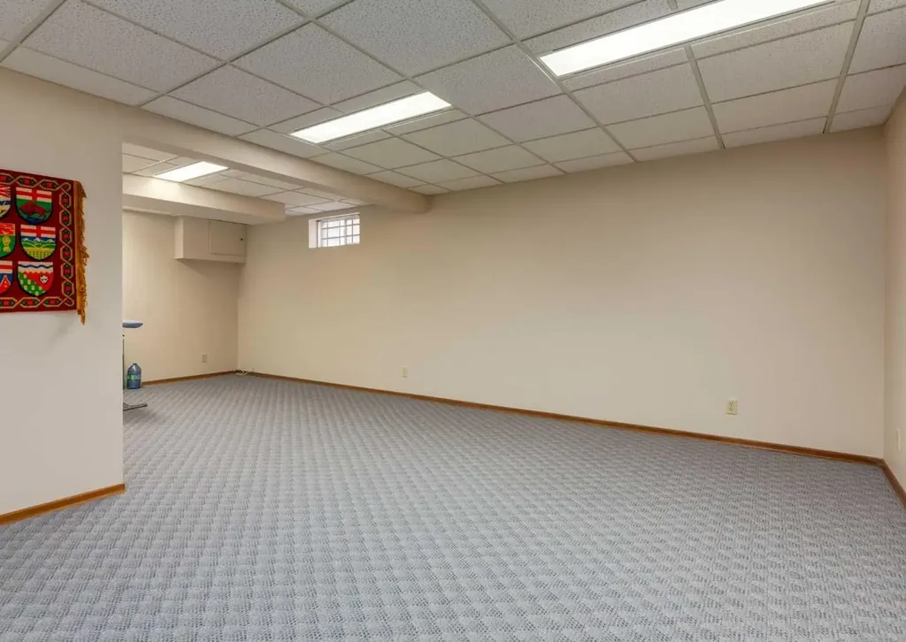 4808 Valiant Drive NW Calgary AB T3A 1X2