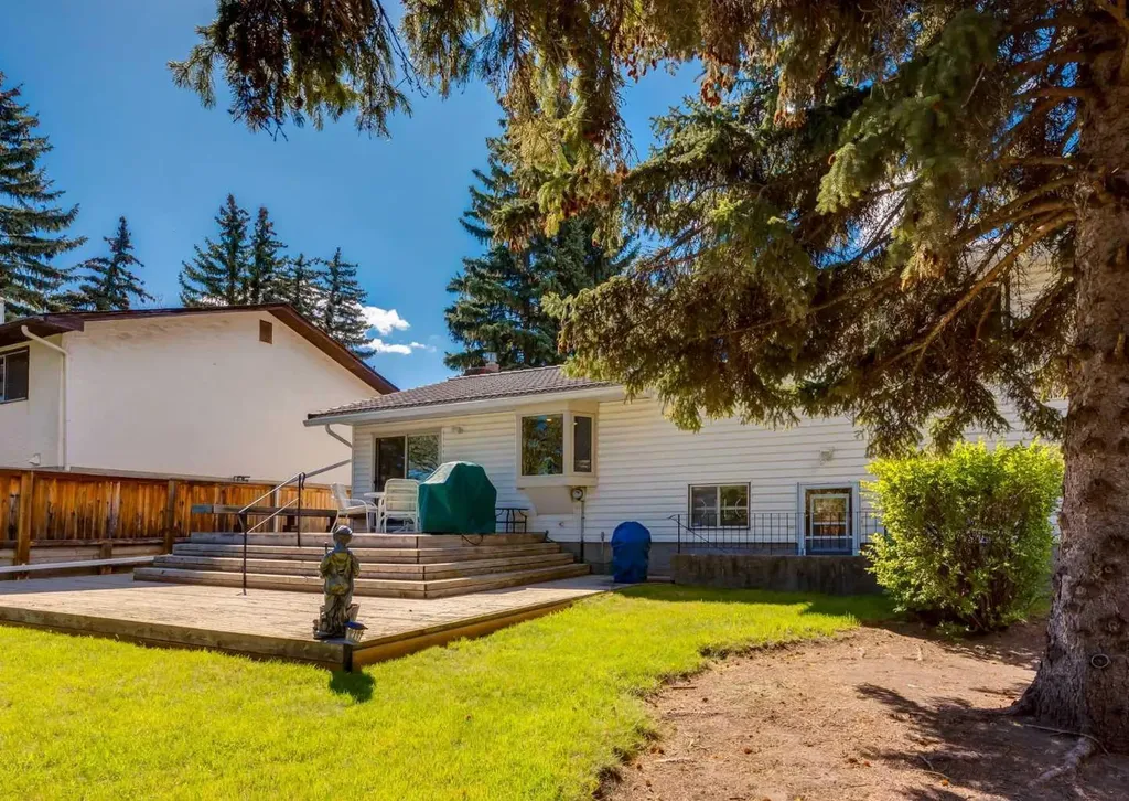 4808 Valiant Drive NW Calgary AB T3A 1X2