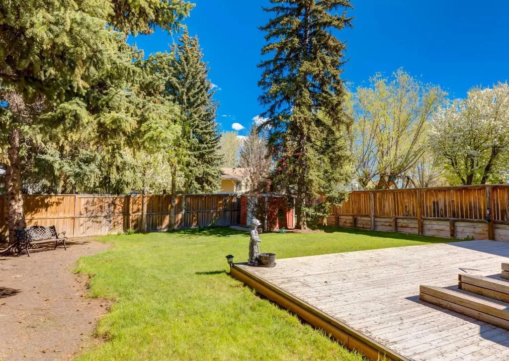 4808 Valiant Drive NW Calgary AB T3A 1X2