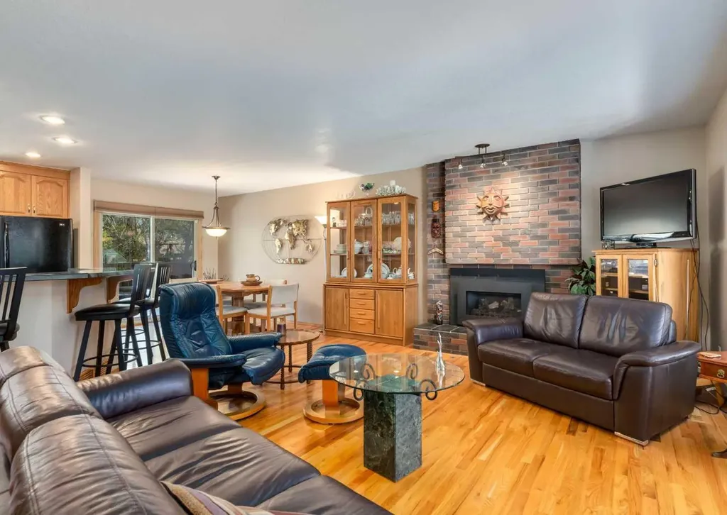 4808 Valiant Drive NW Calgary AB T3A 1X2