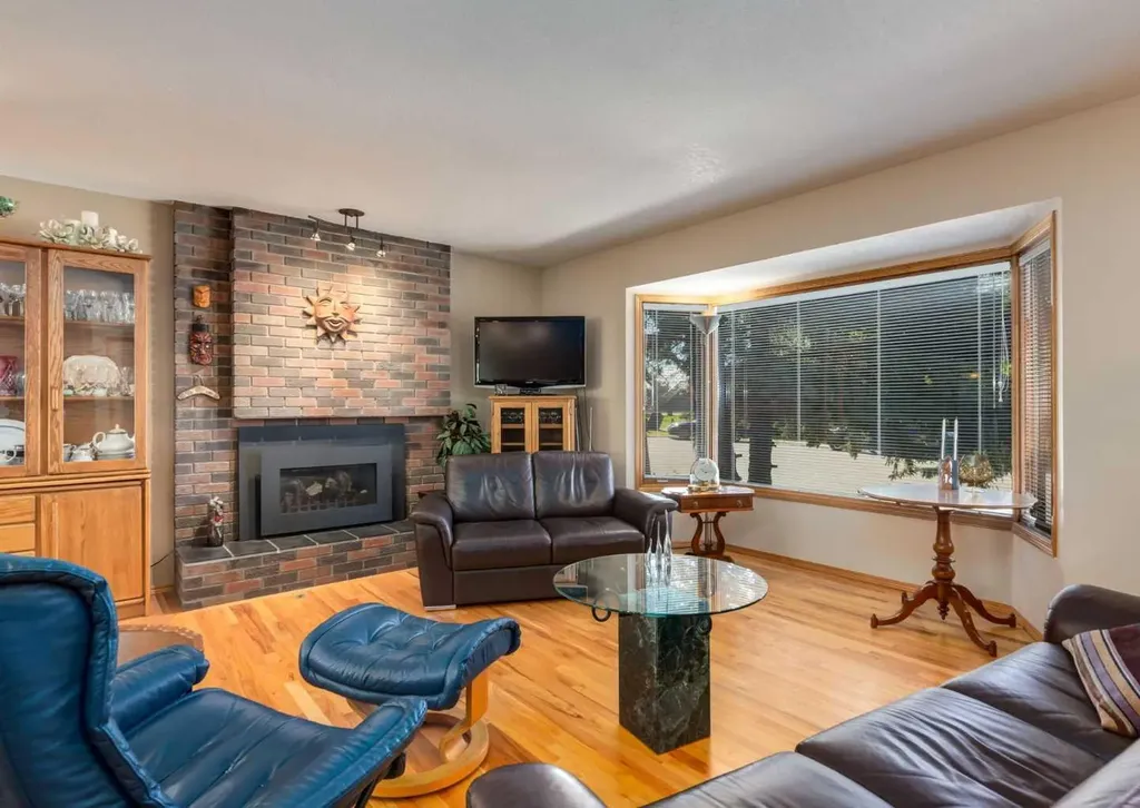 4808 Valiant Drive NW Calgary AB T3A 1X2