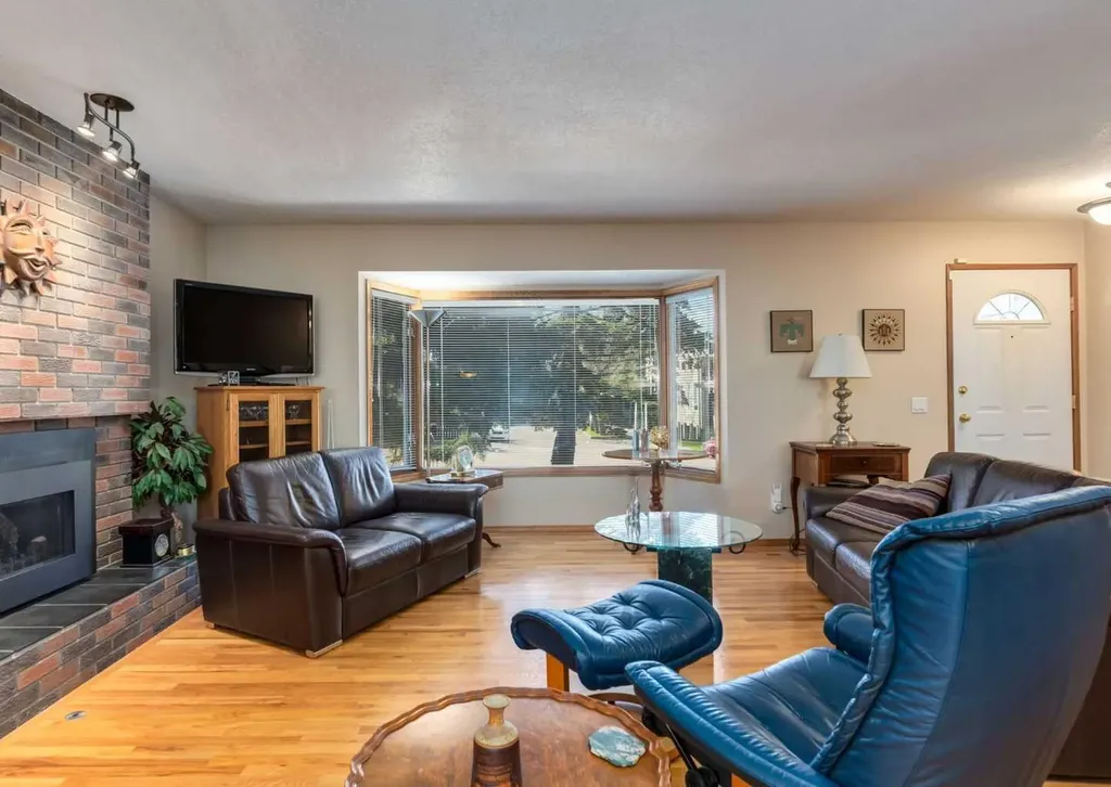 4808 Valiant Drive NW Calgary AB T3A 1X2
