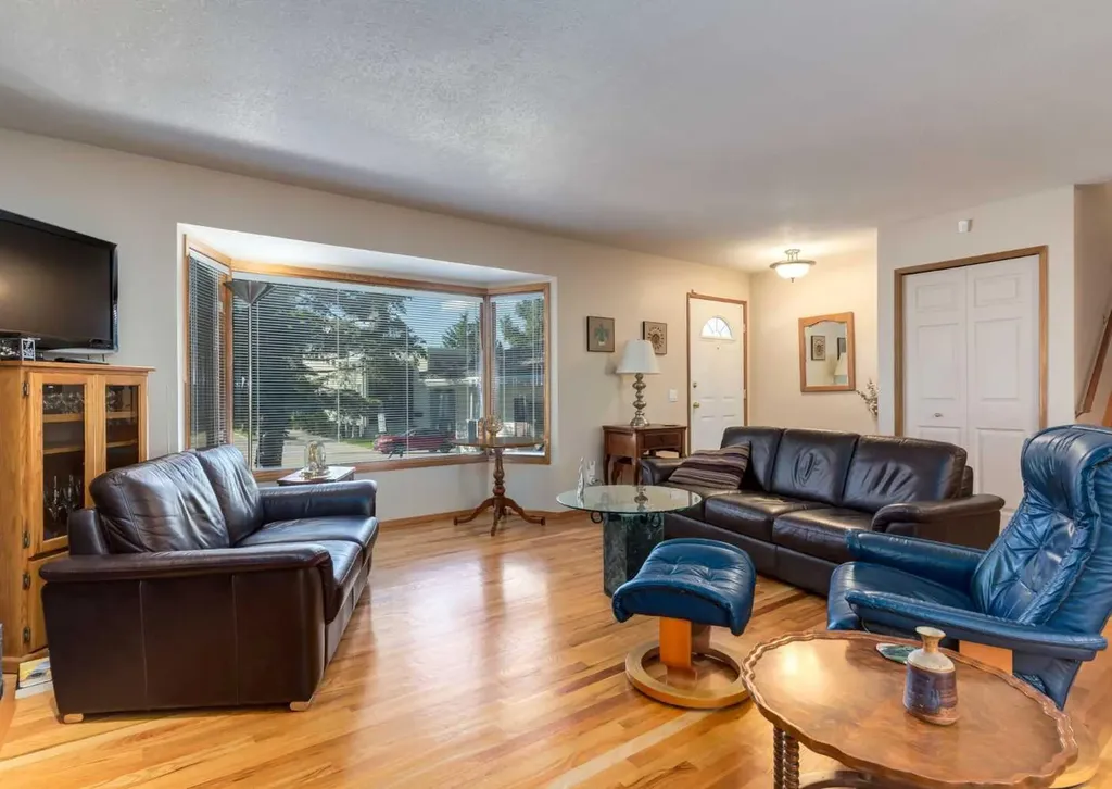 4808 Valiant Drive NW Calgary AB T3A 1X2