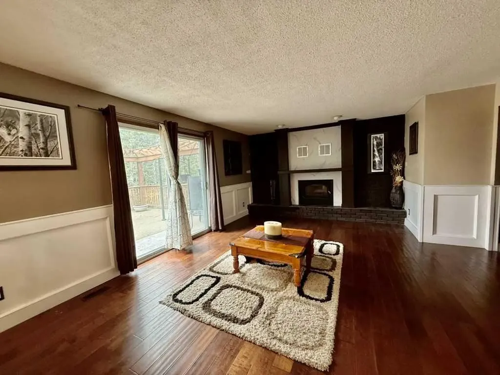 147 Seabolt Crescent Hinton AB T7V 1K4