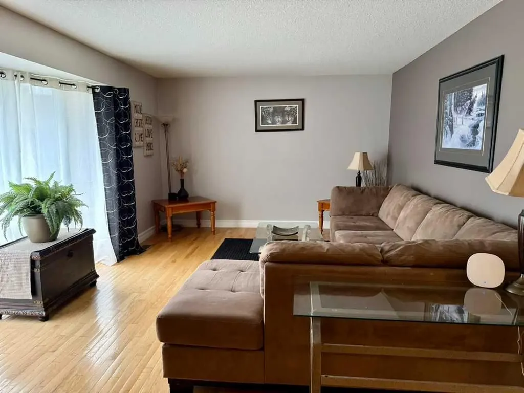 147 Seabolt Crescent Hinton AB T7V 1K4