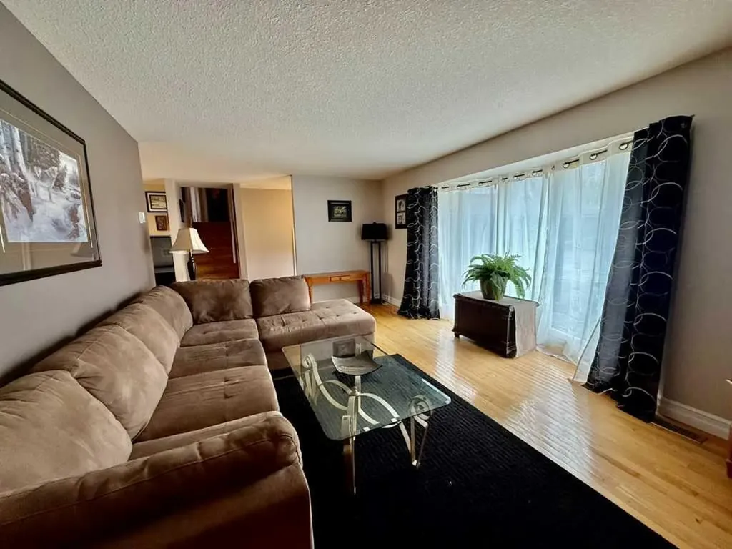 147 Seabolt Crescent Hinton AB T7V 1K4
