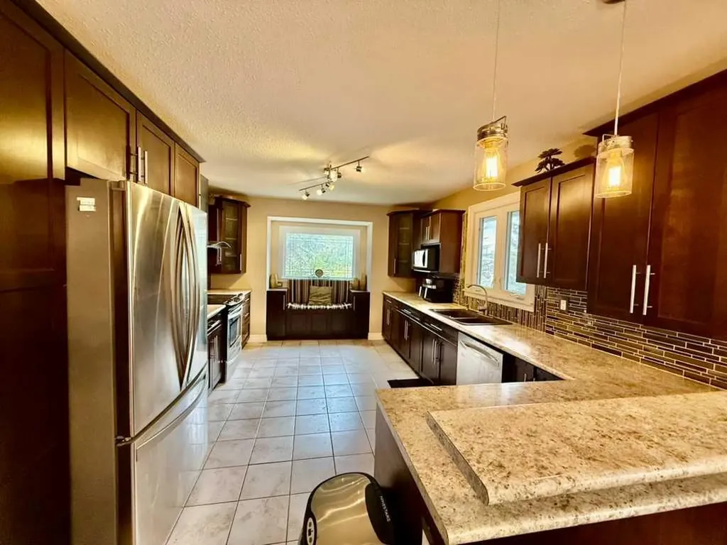 147 Seabolt Crescent Hinton AB T7V 1K4