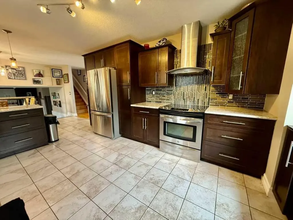147 Seabolt Crescent Hinton AB T7V 1K4