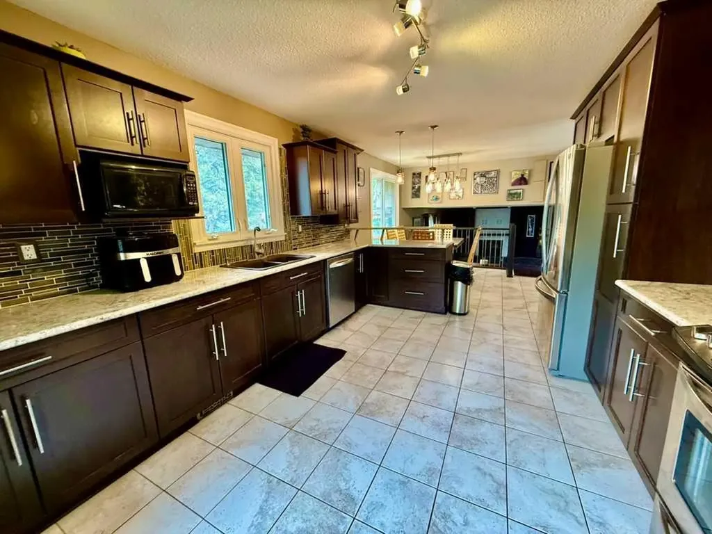 147 Seabolt Crescent Hinton AB T7V 1K4