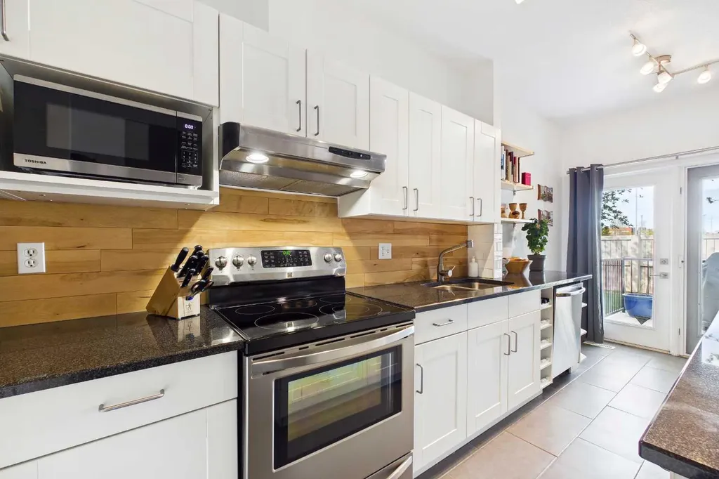 144 Simcoe Place SW Calgary AB T3H4T7