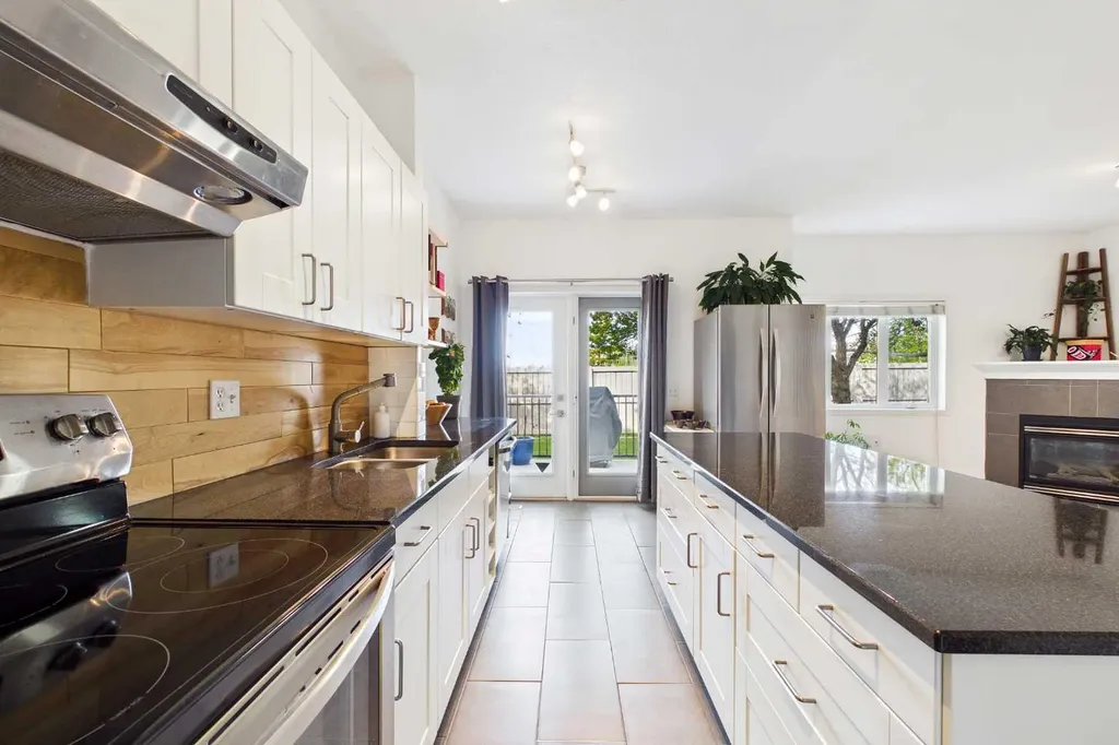 144 Simcoe Place SW Calgary AB T3H4T7