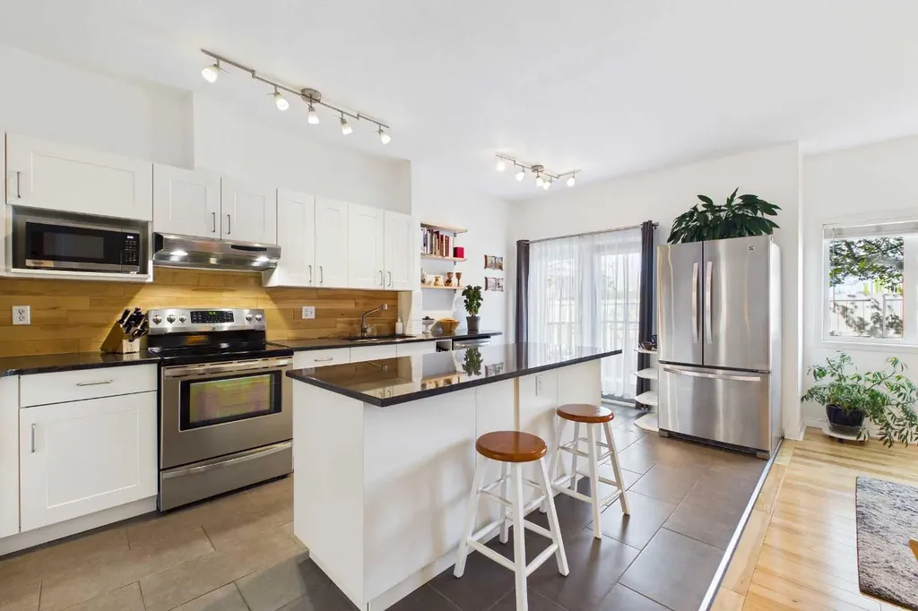 144 Simcoe Place SW Calgary AB T3H4T7