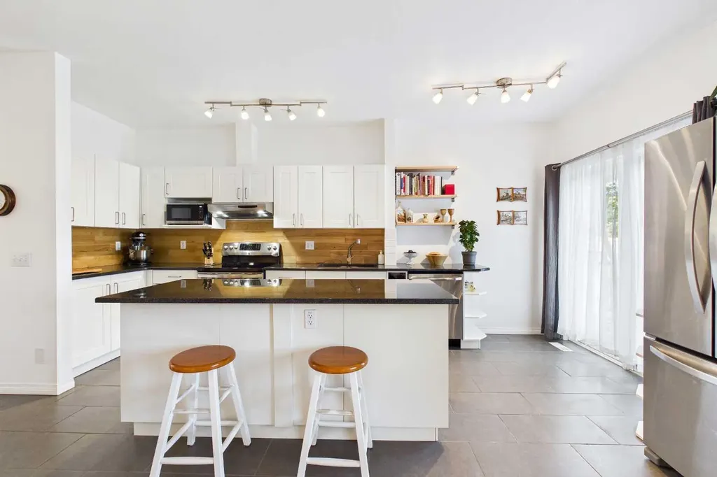 144 Simcoe Place SW Calgary AB T3H4T7