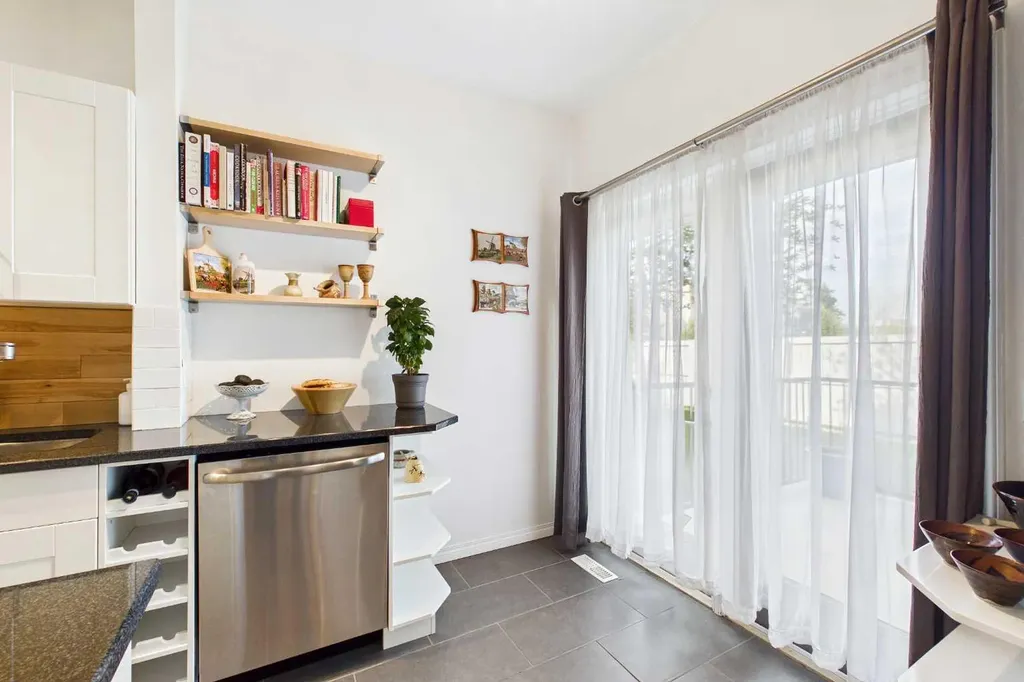 144 Simcoe Place SW Calgary AB T3H4T7