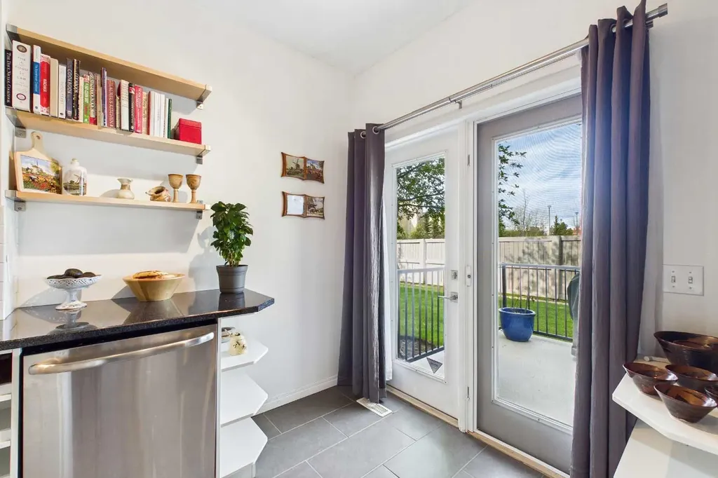 144 Simcoe Place SW Calgary AB T3H4T7
