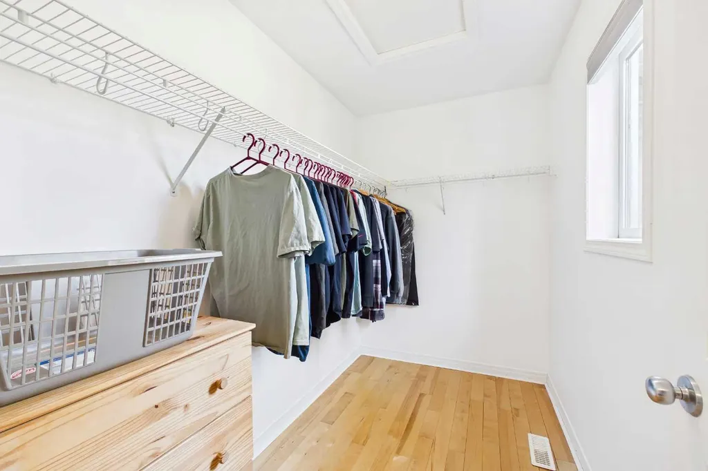 144 Simcoe Place SW Calgary AB T3H4T7