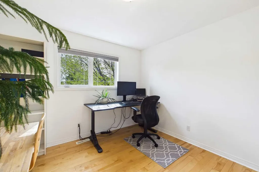 144 Simcoe Place SW Calgary AB T3H4T7