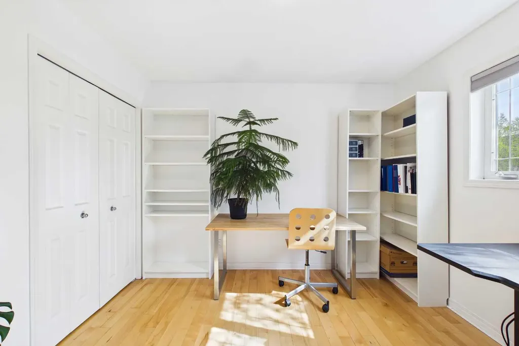 144 Simcoe Place SW Calgary AB T3H4T7