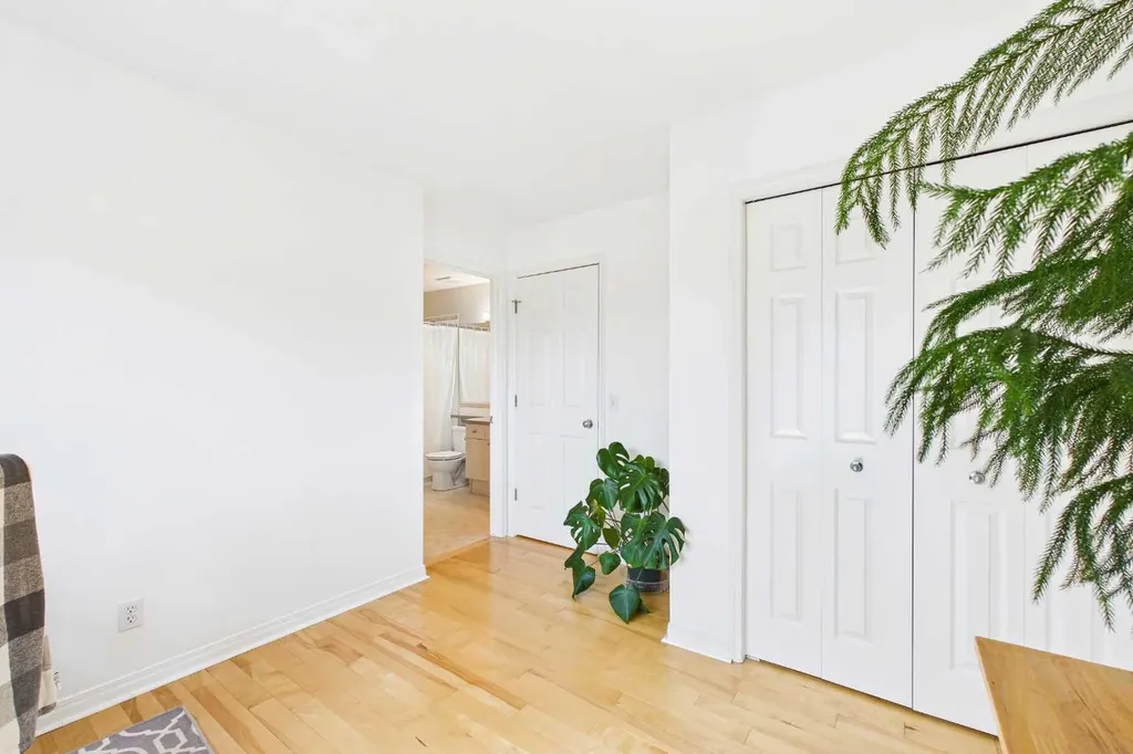 144 Simcoe Place SW Calgary AB T3H4T7