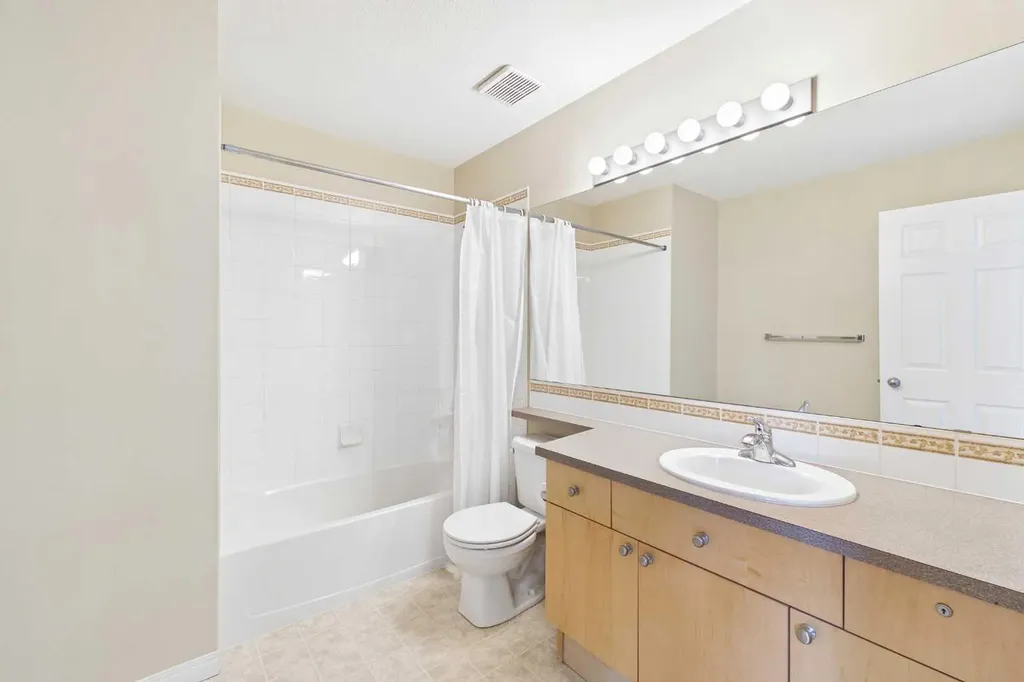 144 Simcoe Place SW Calgary AB T3H4T7