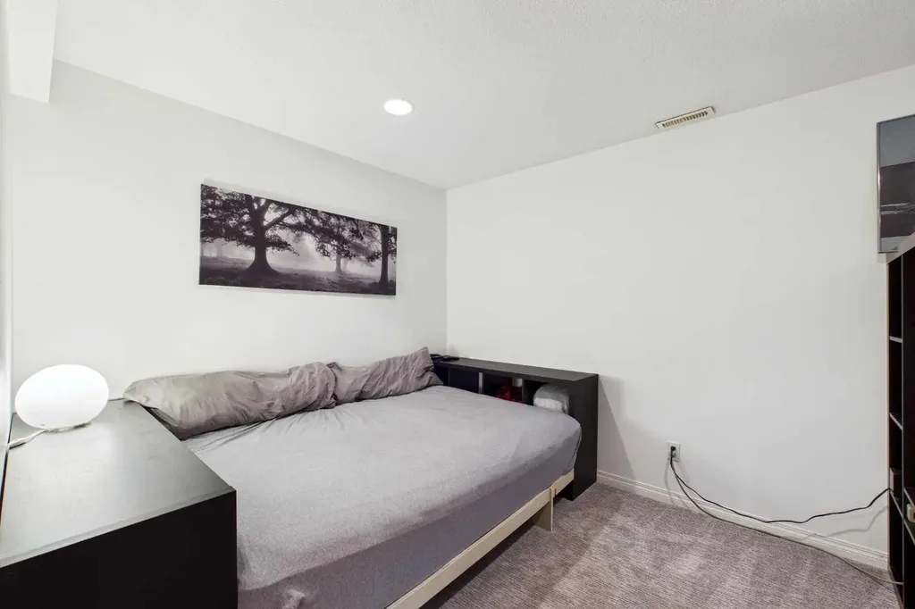 144 Simcoe Place SW Calgary AB T3H4T7