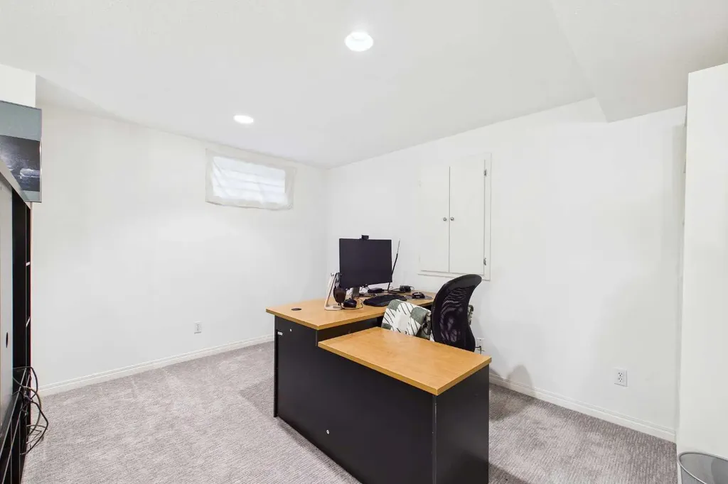 144 Simcoe Place SW Calgary AB T3H4T7