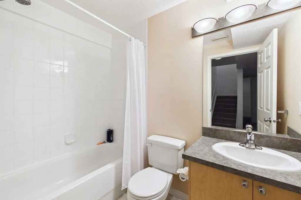 144 Simcoe Place SW Calgary AB T3H4T7