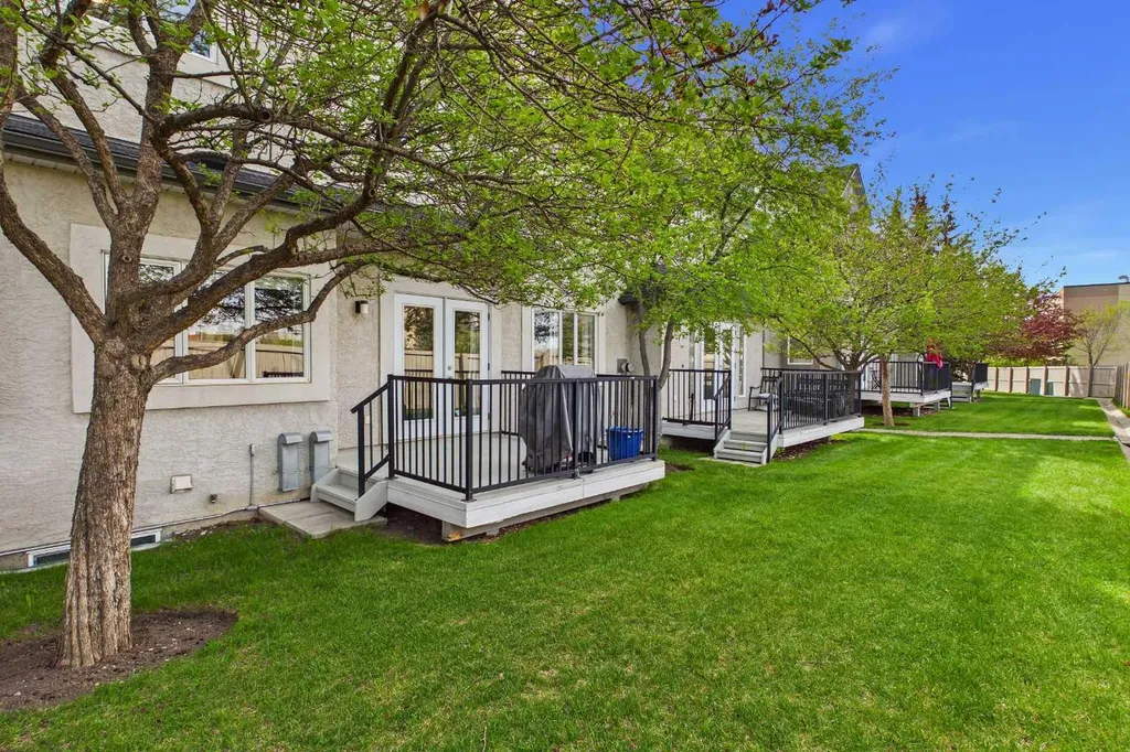 144 Simcoe Place SW Calgary AB T3H4T7