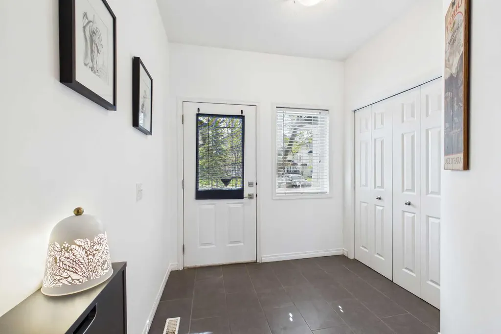 144 Simcoe Place SW Calgary AB T3H4T7