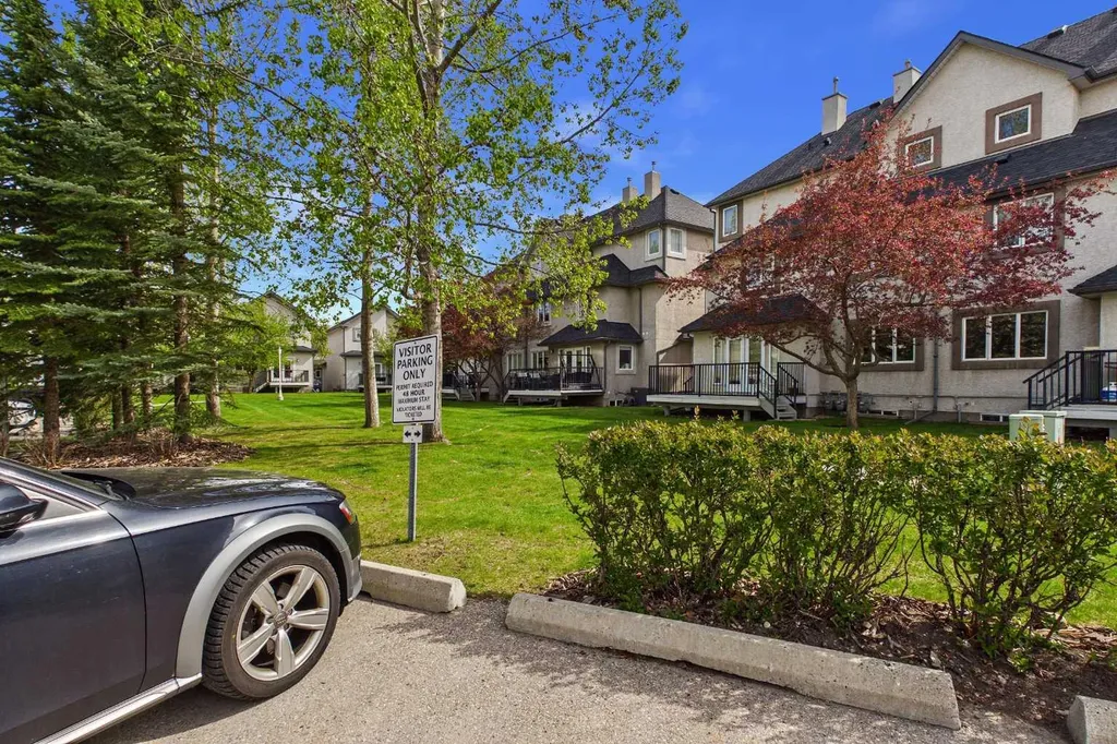 144 Simcoe Place SW Calgary AB T3H4T7
