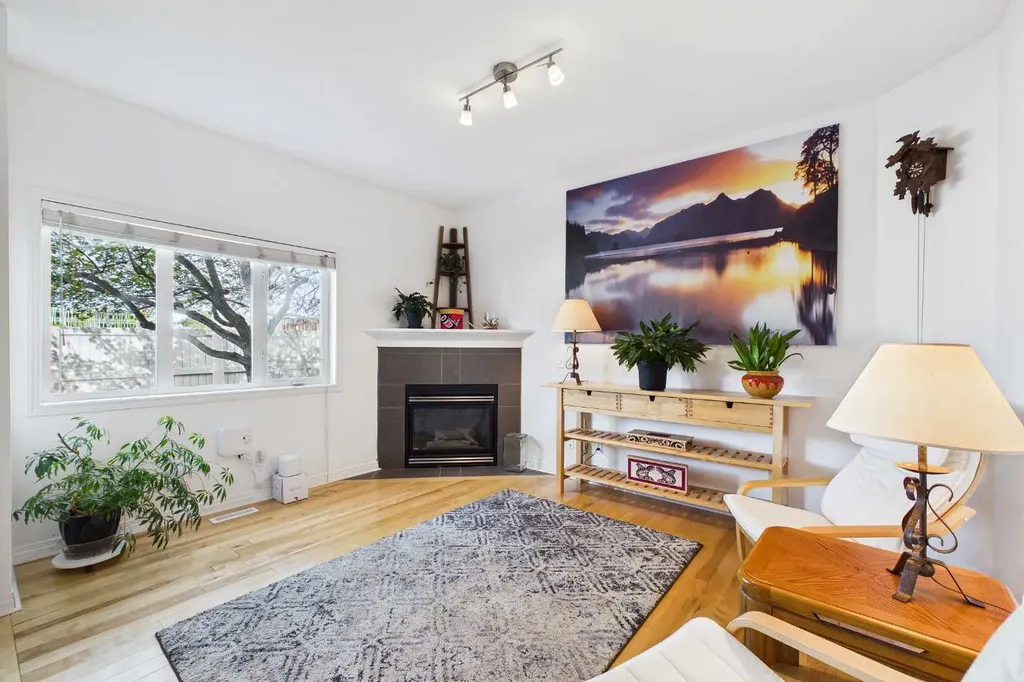 144 Simcoe Place SW Calgary AB T3H4T7