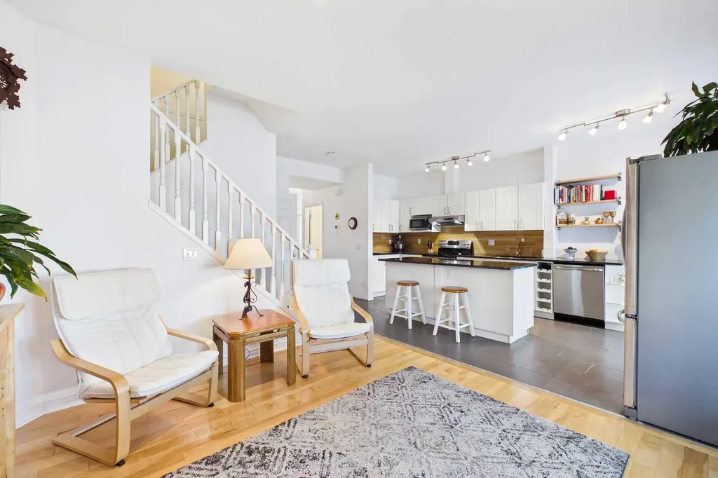 144 Simcoe Place SW Calgary AB T3H4T7