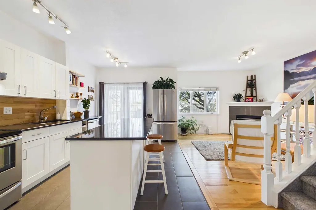 144 Simcoe Place SW Calgary AB T3H4T7